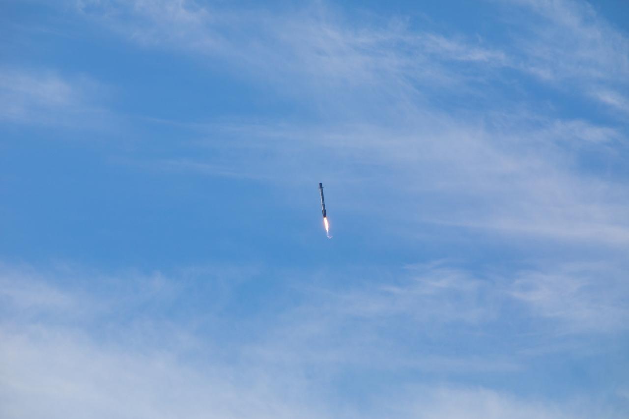 The first-stage booster of a SpaceX Falcon 9 rocket flies down toward a landing at Vandenberg Air Force Base in California during the launch of the Sentinel-6 Michael Freilich mission. The Sentinel-6/Jason-CS (Continuity of Service) mission consists of the Sentinel-6 Michael Freilich satellite, which will be followed by its twin, the Sentinel-6B satellite, in 2025. The Sentinel-6/Jason-CS mission is part of Copernicus, the European Union’s Earth observation program, managed by the European Commission. Continuing the legacy of the Jason series missions, Sentinel-6/Jason-CS will extend the records of sea level into their fourth decade, collecting accurate measurements of sea surface height for more than 90% of the world’s seas, and providing crucial information for operational oceanography, marine meteorology, and climate studies. Sentinel-6 Michael Freilich launched Nov. 21, 2020, at 9:17 PST (12:17 EST). NASA’s Launch Services Program at Kennedy Space Center was responsible for launch management.