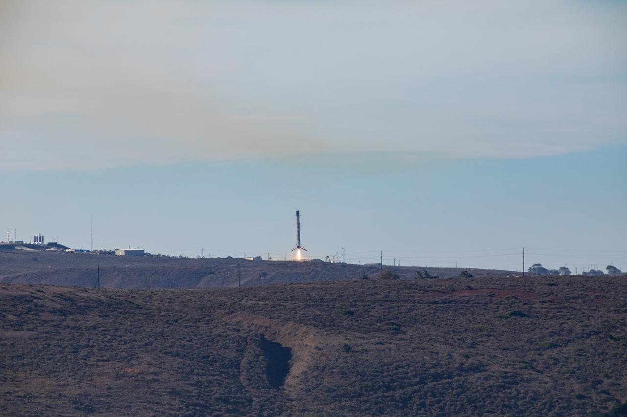 The first-stage booster of a SpaceX Falcon 9 rocket flies down to a landing at Vandenberg Air Force Base in California during the launch of the Sentinel-6 Michael Freilich mission. The Sentinel-6/Jason-CS (Continuity of Service) mission consists of the Sentinel-6 Michael Freilich satellite, which will be followed by its twin, the Sentinel-6B satellite, in 2025. The Sentinel-6/Jason-CS mission is part of Copernicus, the European Union’s Earth observation program, managed by the European Commission. Continuing the legacy of the Jason series missions, Sentinel-6/Jason-CS will extend the records of sea level into their fourth decade, collecting accurate measurements of sea surface height for more than 90% of the world’s seas, and providing crucial information for operational oceanography, marine meteorology, and climate studies. Sentinel-6 Michael Freilich launched Nov. 21, 2020, at 9:17 PST (12:17 EST). NASA’s Launch Services Program at Kennedy Space Center was responsible for launch management.
