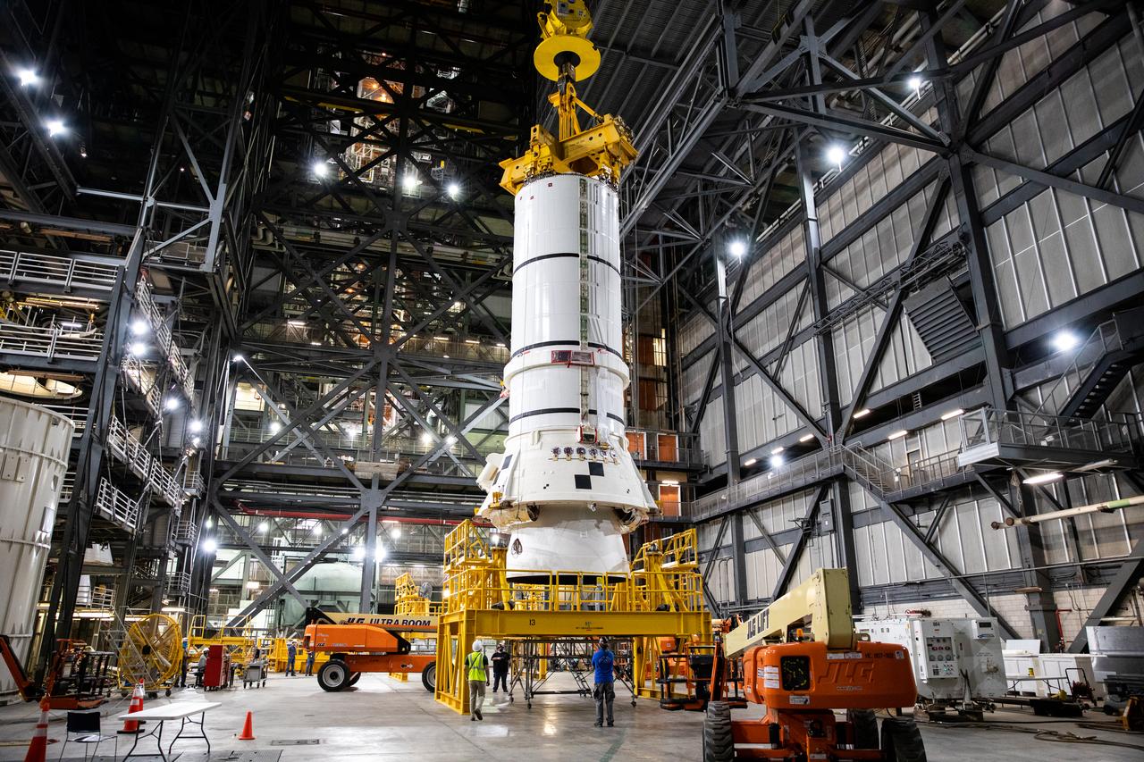 SLS Artemis I Aft Segment Stacking