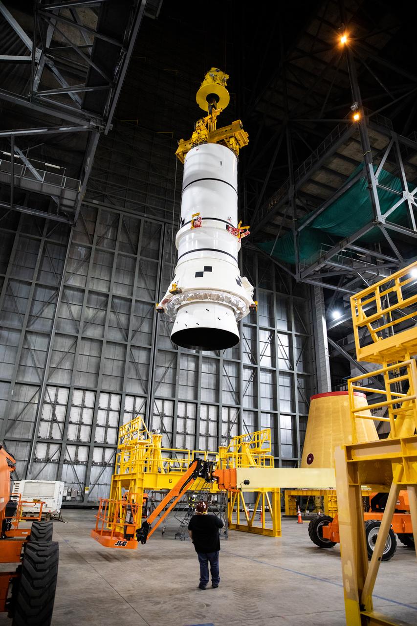 SLS Artemis I Aft Segment Stacking