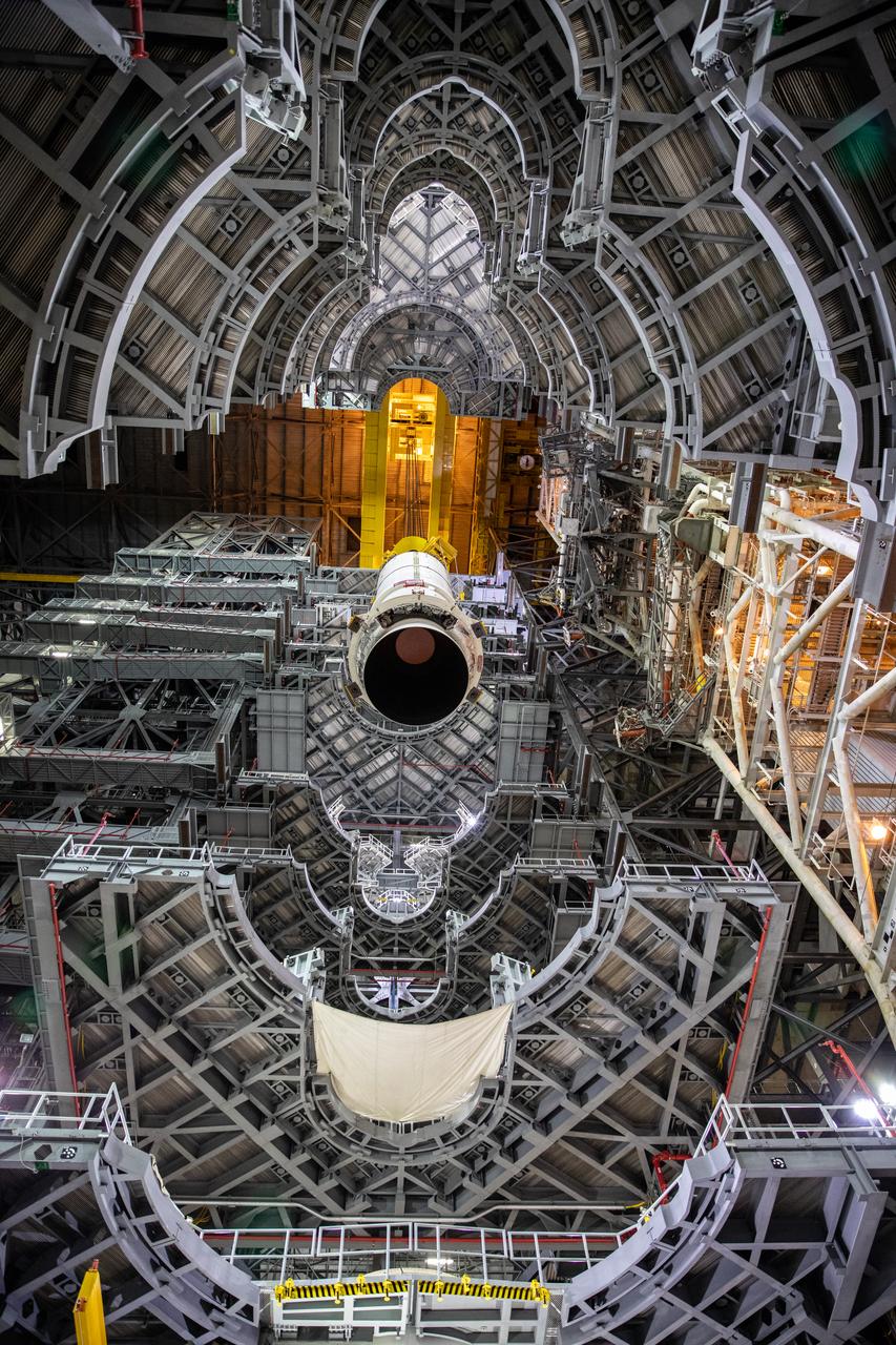 SLS Artemis I Aft Segment Stacking