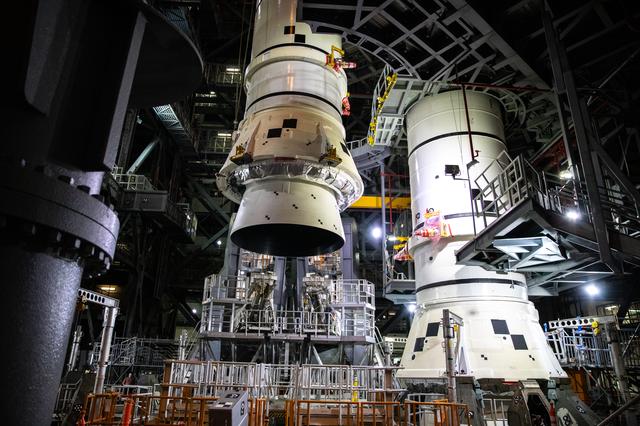 SLS Artemis I Aft Segment Stacking