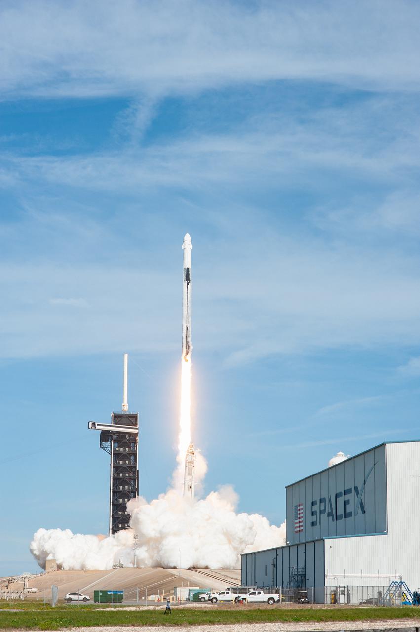 A SpaceX Falcon 9 rocket lifts off from Launch Complex 39A at Kennedy Space Center in Florida at 11:17 a.m. EST on Dec. 6, 2020, carrying the uncrewed cargo Dragon spacecraft on its journey to the International Space Station for NASA and SpaceX’s 21st Commercial Resupply Services (CRS-21) mission. Dragon will deliver more than 6,400 pounds of science investigations and cargo to the orbiting laboratory. The mission marks the first launch for SpaceX under NASA’s CRS-2 contract.