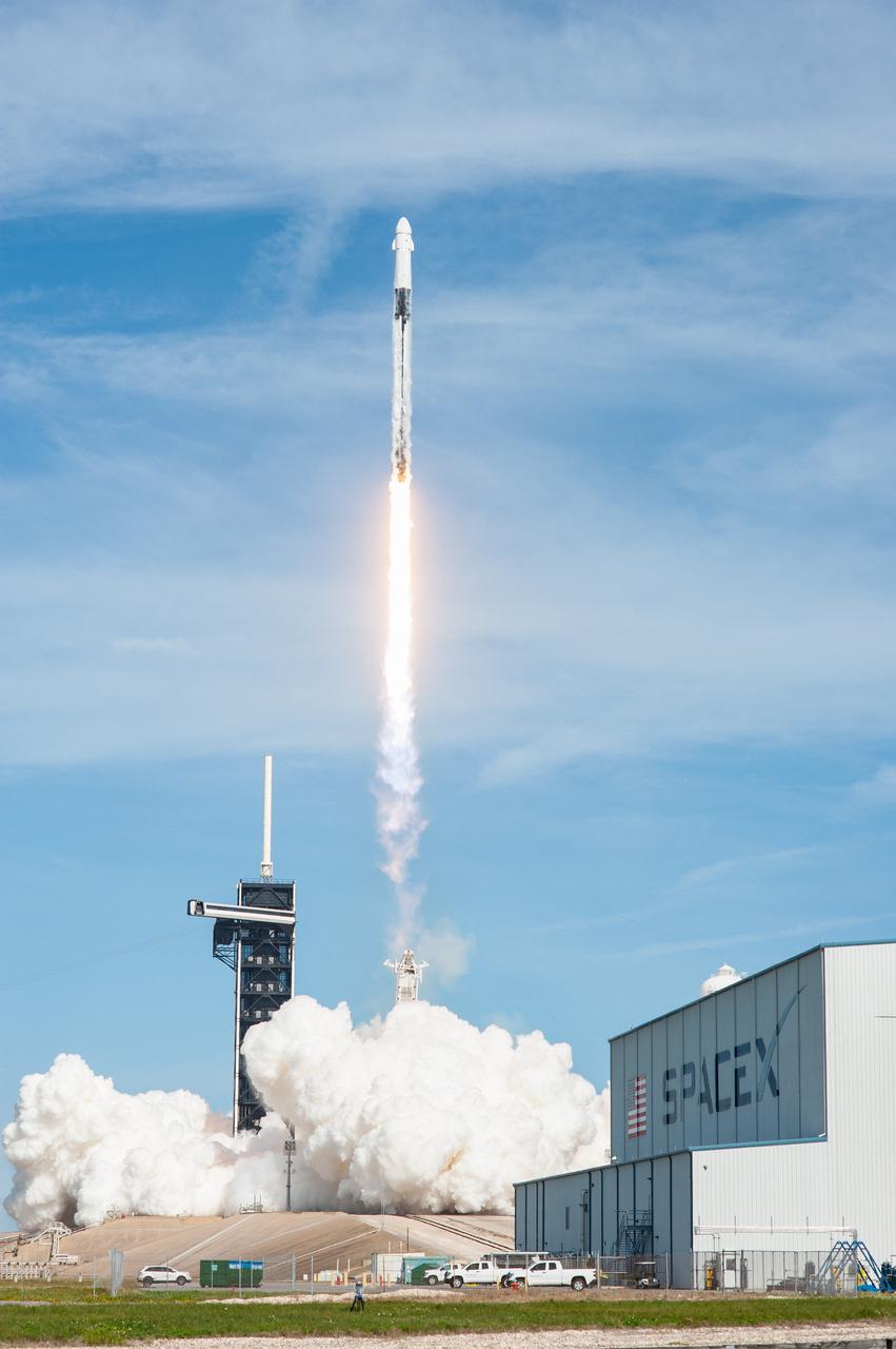 A SpaceX Falcon 9 rocket lifts off from Launch Complex 39A at Kennedy Space Center in Florida at 11:17 a.m. EST on Dec. 6, 2020, carrying the uncrewed cargo Dragon spacecraft on its journey to the International Space Station for NASA and SpaceX’s 21st Commercial Resupply Services (CRS-21) mission. Dragon will deliver more than 6,400 pounds of science investigations and cargo to the orbiting laboratory. The mission marks the first launch for SpaceX under NASA’s CRS-2 contract.