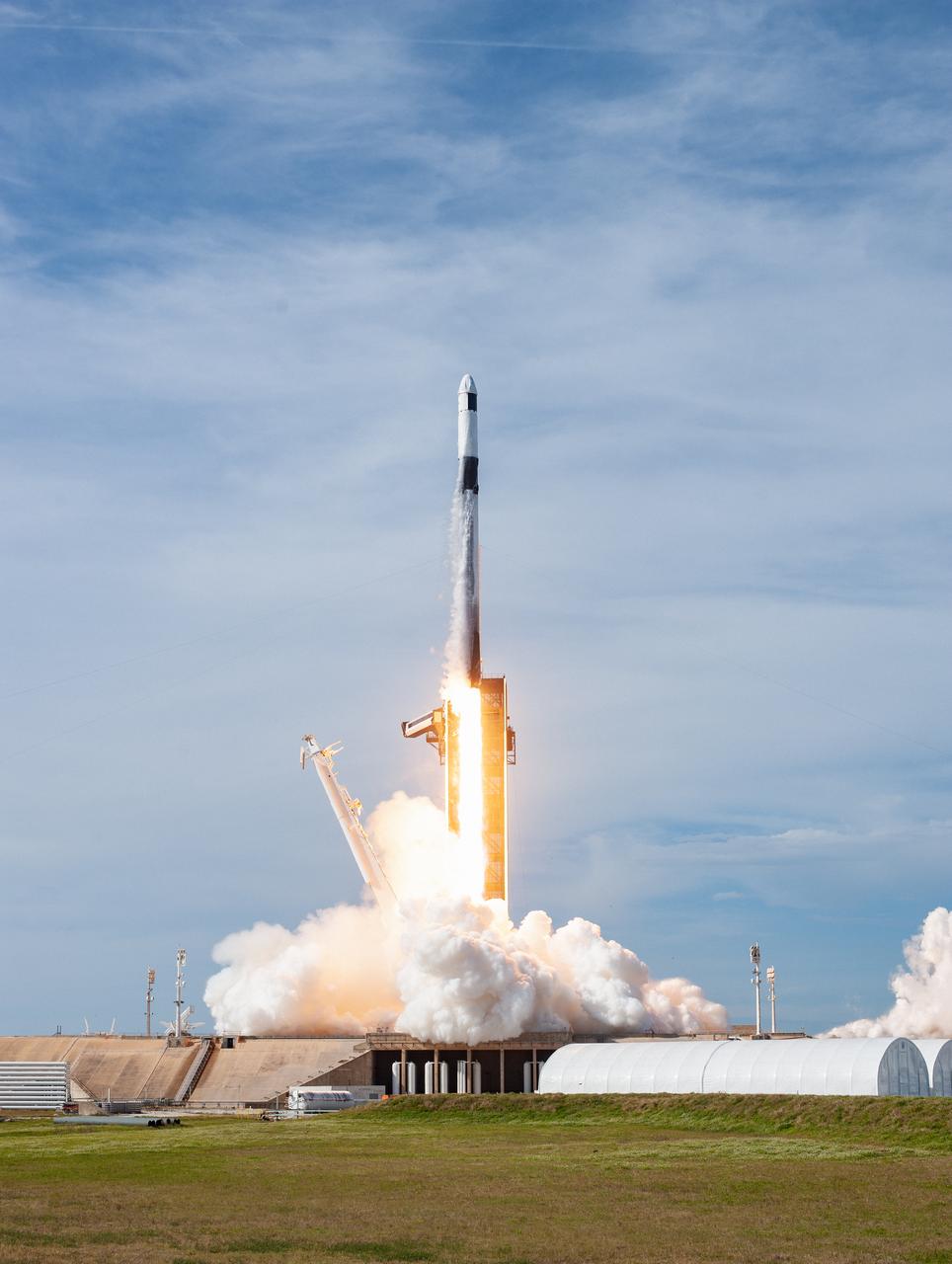 A SpaceX Falcon 9 rocket lifts off from Launch Complex 39A at Kennedy Space Center in Florida at 11:17 a.m. EST on Dec. 6, 2020, carrying the uncrewed cargo Dragon spacecraft on its journey to the International Space Station for NASA and SpaceX’s 21st Commercial Resupply Services (CRS-21) mission. Dragon will deliver more than 6,400 pounds of science investigations and cargo to the orbiting laboratory. The mission marks the first launch for SpaceX under NASA’s CRS-2 contract.