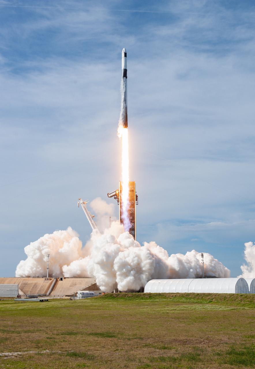 A SpaceX Falcon 9 rocket lifts off from Launch Complex 39A at Kennedy Space Center in Florida at 11:17 a.m. EST on Dec. 6, 2020, carrying the uncrewed cargo Dragon spacecraft on its journey to the International Space Station for NASA and SpaceX’s 21st Commercial Resupply Services (CRS-21) mission. Dragon will deliver more than 6,400 pounds of science investigations and cargo to the orbiting laboratory. The mission marks the first launch for SpaceX under NASA’s CRS-2 contract.