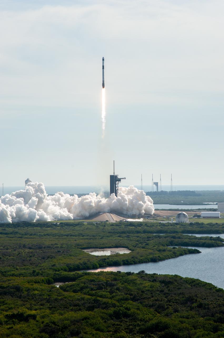 A SpaceX Falcon 9 rocket soars into the sky after lifting off from Launch Complex 39A at Kennedy Space Center in Florida at 11:17 a.m. EST on Dec. 6, 2020. The rocket is carrying the uncrewed cargo Dragon spacecraft on its journey to the International Space Station for NASA and SpaceX’s 21st Commercial Resupply Services (CRS-21) mission. Dragon will deliver more than 6,400 pounds of science investigations and cargo to the orbiting laboratory. The mission marks the first launch for SpaceX under NASA’s CRS-2 contract.