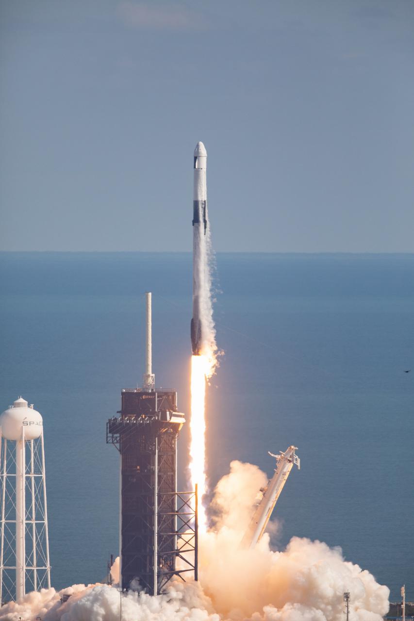 A SpaceX Falcon 9 rocket lifts off from Launch Complex 39A at Kennedy Space Center in Florida at 11:17 a.m. EST on Dec. 6, 2020, carrying the uncrewed cargo Dragon spacecraft on its journey to the International Space Station for NASA and SpaceX’s 21st Commercial Resupply Services (CRS-21) mission. Dragon will deliver more than 6,400 pounds of science investigations and cargo to the orbiting laboratory. The mission marks the first launch for SpaceX under NASA’s CRS-2 contract.