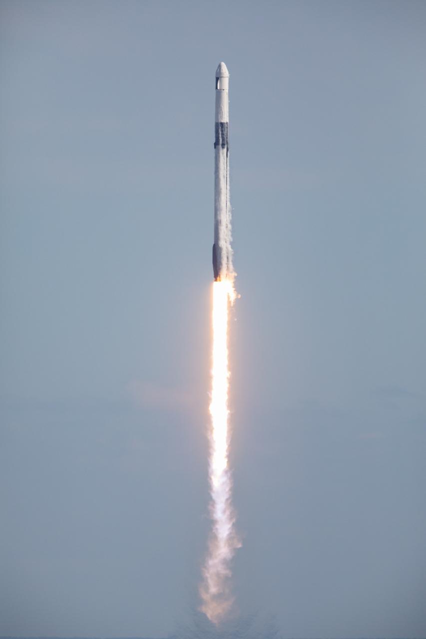 A SpaceX Falcon 9 rocket soars into the sky after lifting off from Launch Complex 39A at Kennedy Space Center in Florida at 11:17 a.m. EST on Dec. 6, 2020. The rocket is carrying the uncrewed cargo Dragon spacecraft on its journey to the International Space Station for NASA and SpaceX’s 21st Commercial Resupply Services (CRS-21) mission. Dragon will deliver more than 6,400 pounds of science investigations and cargo to the orbiting laboratory. The mission marks the first launch for SpaceX under NASA’s CRS-2 contract.