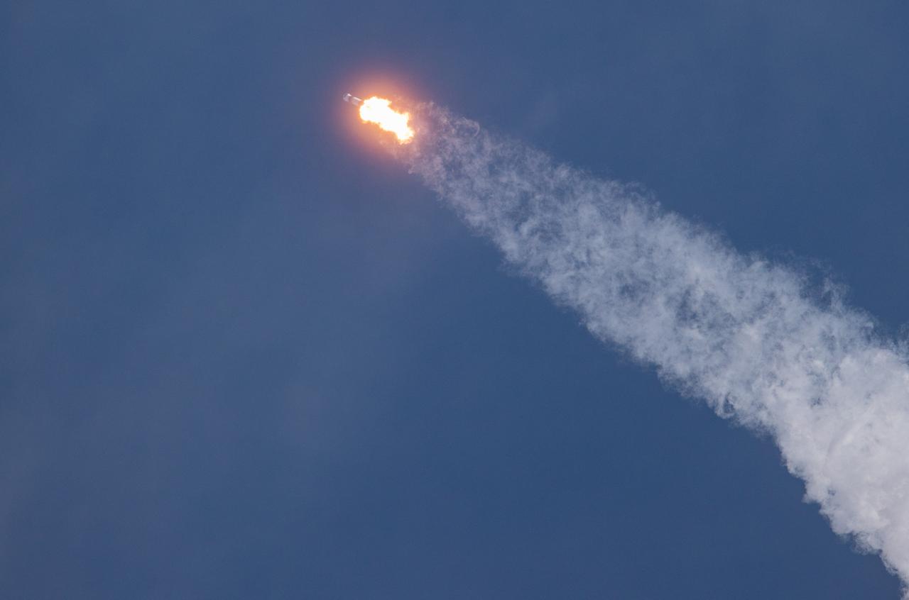 A SpaceX Falcon 9 rocket soars into the sky after lifting off from Launch Complex 39A at Kennedy Space Center in Florida at 11:17 a.m. EST on Dec. 6, 2020. The rocket is carrying the uncrewed cargo Dragon spacecraft on its journey to the International Space Station for NASA and SpaceX’s 21st Commercial Resupply Services (CRS-21) mission. Dragon will deliver more than 6,400 pounds of science investigations and cargo to the orbiting laboratory. The mission marks the first launch for SpaceX under NASA’s CRS-2 contract.