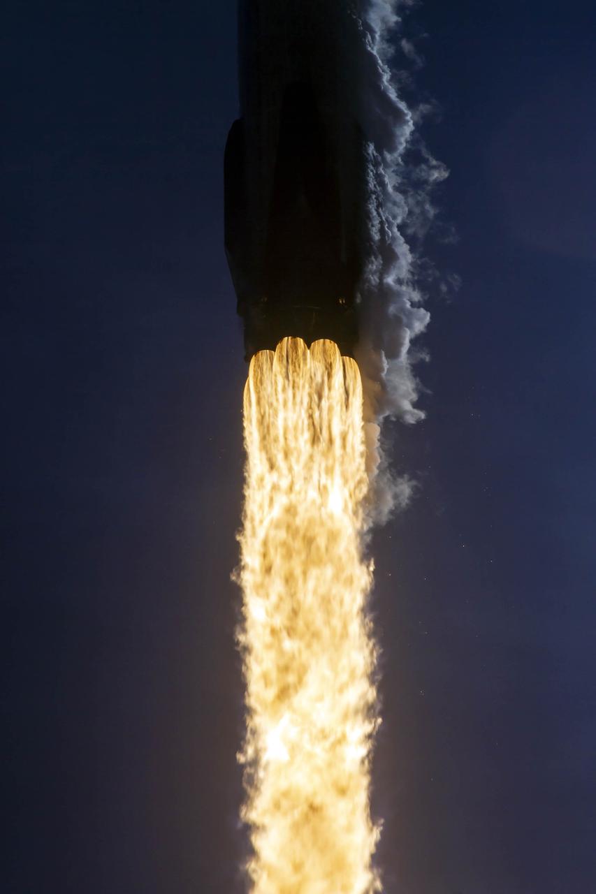 A SpaceX Falcon 9 rocket lifts off from Launch Complex 39A at Kennedy Space Center in Florida at 11:17 a.m. EST on Dec. 6, 2020, carrying the uncrewed cargo Dragon spacecraft on its journey to the International Space Station for NASA and SpaceX’s 21st Commercial Resupply Services (CRS-21) mission. Dragon will deliver more than 6,400 pounds of science investigations and cargo to the orbiting laboratory. The mission marks the first launch for SpaceX under NASA’s CRS-2 contract.
