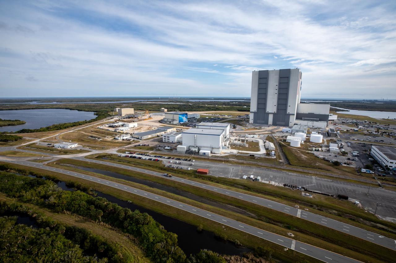 An aerial view of the iconic Vehicle Assembly Building (VAB) at NASA’s Kennedy Space Center in Florida on Jan. 13, 2021. The High Bay 3 in the VAB is where NASA’s Space Launch System and Orion spacecraft will be stacked on top of the mobile launcher before it is rolled out atop crawler-transporter 2 to Launch Pad 39B for launch on the agency’s Artemis I mission.