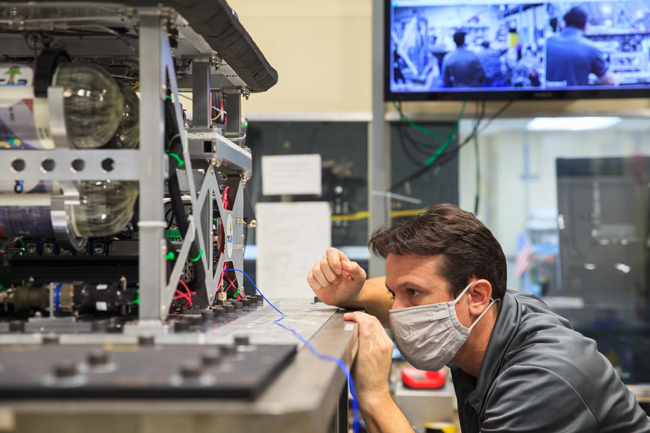 Gino Carro, a pressure vessels and systems engineer for Kennedy Space Center’s Laboratory Support Services and Operations contract, prepares NASA’s Orbital Syngas Commodity Augmentation Reactor (OSCAR) for vibration tests inside the Vibration Test Lab at the Florida spaceport on Jan. 14, 2021. The tests are part of ongoing preparation for a scheduled suborbital flight test later this year. Beginning as an Early Career Initiative project, OSCAR studies technology to convert trash and human waste into useful gasses such as methane, hydrogen, and carbon dioxide. By processing small pieces of trash in a high-temperature reactor, OSCAR would reduce the amount of space needed for waste storage within a spacecraft, turn some waste into gasses that have energy storage and life support applications, and ensure waste is no longer biologically active.