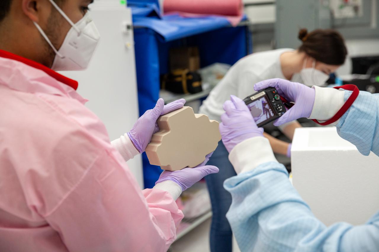 Members of the cold stowage team unpack science experiments inside the Space Station Processing Facility at NASA’s Kennedy Space Center in Florida on Jan. 14, 2021. The experiments returned to Earth on SpaceX’s 21st commercial resupply services mission (CRS-21). Making its successful parachute-assisted splashdown west of Tampa off the Florida coast, at 8:26 p.m. EST on Jan. 13, the SpaceX cargo Dragon returned more than 4,400 pounds of scientific experiments and other cargo from the International Space Station. After splashdown, SpaceX loaded Dragon aboard their Go Navigator recovery ship and packed an Airbus H225 helicopter with the time-sensitive research cargo for delivery to Kennedy. The upgraded cargo Dragon capsule also boasts double the powered locker capacity to preserve science samples, allowing for a significant increase in the research that can be carried back to Earth.