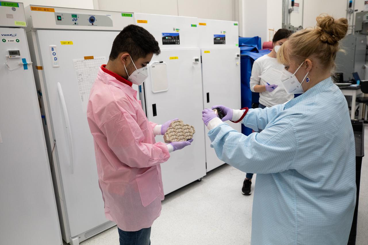 Members of the cold stowage team unpack science experiments inside the Space Station Processing Facility at NASA’s Kennedy Space Center in Florida on Jan. 14, 2021. The experiments returned to Earth on SpaceX’s 21st commercial resupply services mission (CRS-21). Making its successful parachute-assisted splashdown west of Tampa off the Florida coast, at 8:26 p.m. EST on Jan. 13, the SpaceX cargo Dragon returned more than 4,400 pounds of scientific experiments and other cargo from the International Space Station. After splashdown, SpaceX loaded Dragon aboard their Go Navigator recovery ship and packed an Airbus H225 helicopter with the time-sensitive research cargo for delivery to Kennedy. The upgraded cargo Dragon capsule also boasts double the powered locker capacity to preserve science samples, allowing for a significant increase in the research that can be carried back to Earth.