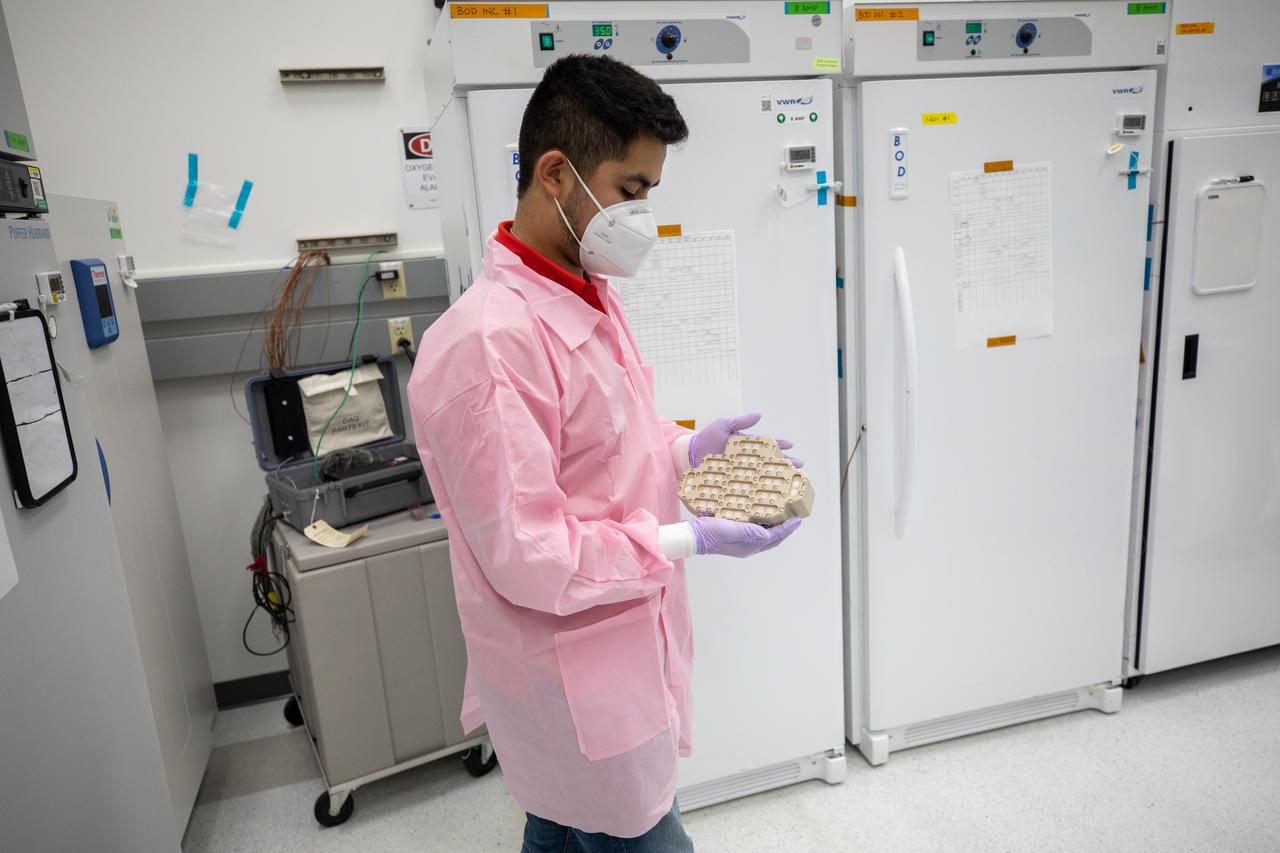 A member of the cold stowage team unpacks science experiments inside the Space Station Processing Facility at NASA’s Kennedy Space Center in Florida on Jan. 14, 2021. The experiments returned to Earth on SpaceX’s 21st commercial resupply services mission (CRS-21). Making its successful parachute-assisted splashdown west of Tampa off the Florida coast, at 8:26 p.m. EST on Jan. 13, the SpaceX cargo Dragon returned more than 4,400 pounds of scientific experiments and other cargo from the International Space Station. After splashdown, SpaceX loaded Dragon aboard their Go Navigator recovery ship and packed an Airbus H225 helicopter with the time-sensitive research cargo for delivery to Kennedy. The upgraded cargo Dragon capsule also boasts double the powered locker capacity to preserve science samples, allowing for a significant increase in the research that can be carried back to Earth. 