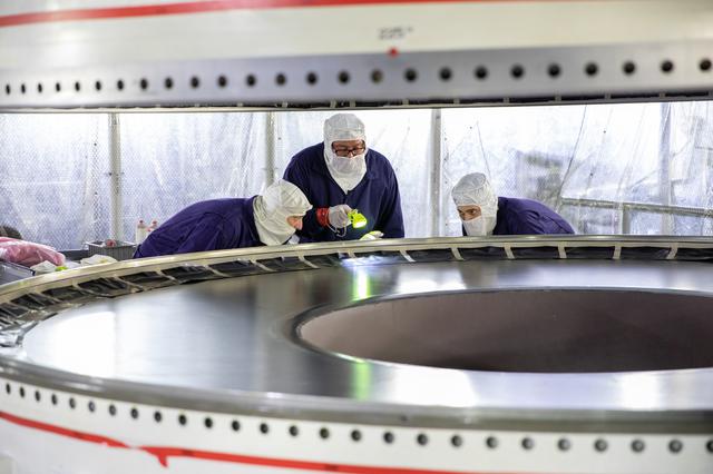 NASA image: Artemis I RH Forward Segment Lift