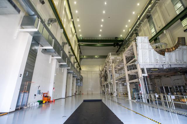 NASA image: Crane Replacement in O&C Highbay