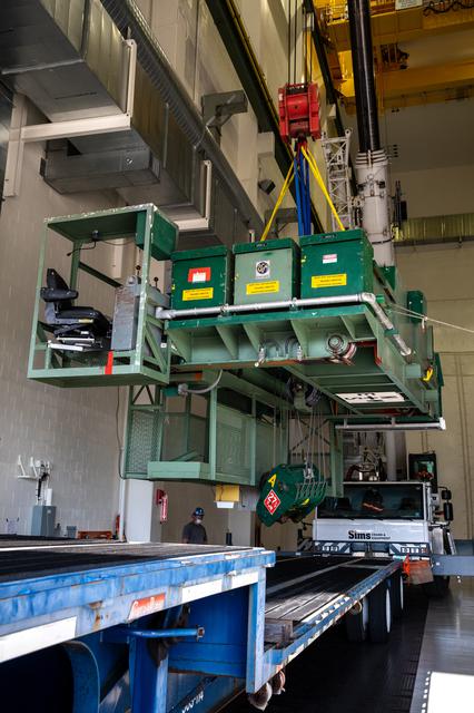 NASA image: Crane Replacement in O&C Highbay