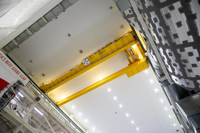 NASA image: Crane Replacement in O&C Highbay