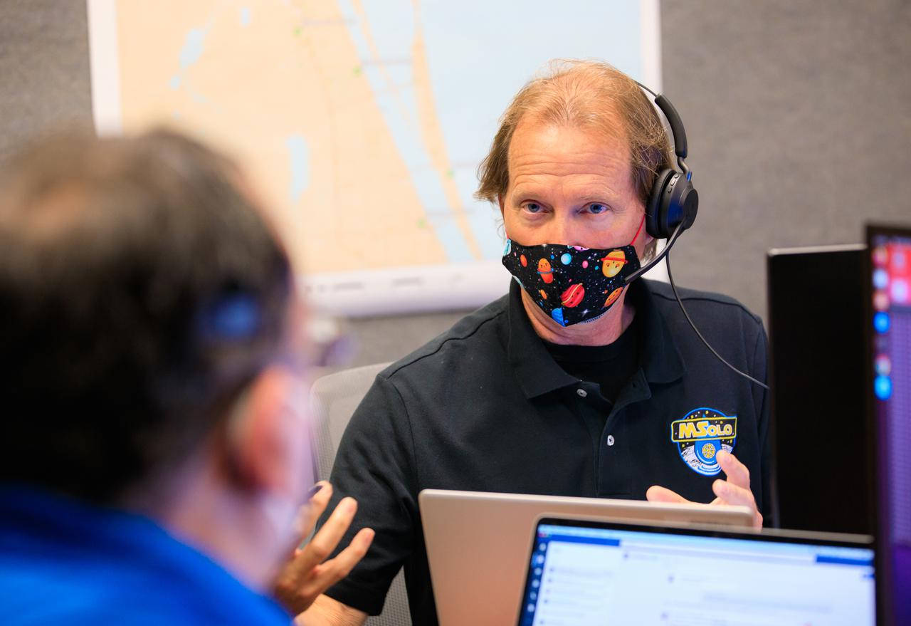 Kevin Smith, software team and science team liaison for NASA’s Mass Spectrometer observing lunar operations (MSolo), takes part in a joint simulation of the Peregrine One Mission on March 26, 2021, at NASA’s Kennedy Space Center in Florida, where MSolo connected from inside the Neil Armstrong Operations and Checkout Building to Astrobotic’s mission control facility in Pittsburgh, Pennsylvania. MSolo is a commercial off-the-shelf mass spectrometer modified to work in space and it will help analyze the chemical makeup of landing sites on the Moon, as well as study water on the lunar surface. This was the first mission round of simulations for Peregrine Mission One to develop and refine procedures between Astrobotic’s Peregrine Lander and MSolo. Later, there will be other simulations with multiple instruments. Peregrine Mission One will be one of NASA’s first Commercial Lunar Payload Delivery Service (CLPS) missions where under the Artemis program, commercial deliveries beginning in 2021 will perform science experiments, test technologies and demonstrate capabilities to help NASA explore the Moon and prepare for human missions.
