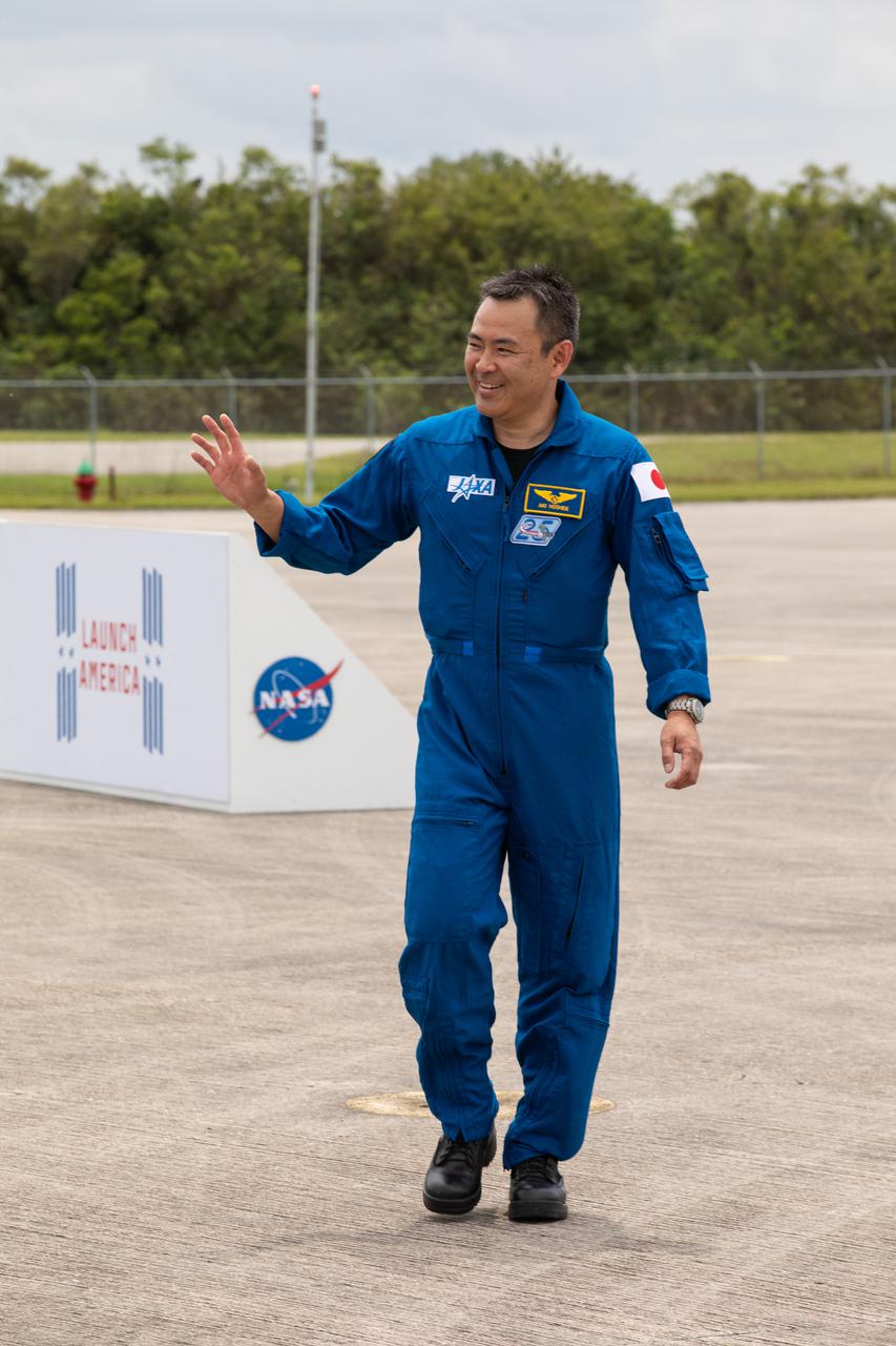 JAXA astronaut Akihilo Hoshide smiles and waves during the SpaceX Crew-2 arrival media event held at Kennedy Space Center in Florida on April 16, 2021. Hoshide is part of NASA’s SpaceX Crew-2 crew, which includes NASA astronauts Megan McArthur and Shane Kimbrough, along with ESA astronaut Thomas Pesquet. The astronauts will fly to the space station on NASA’s SpaceX Crew-2 mission. Liftoff is targeted for Thursday, April 22, at 6:11 a.m. EDT.