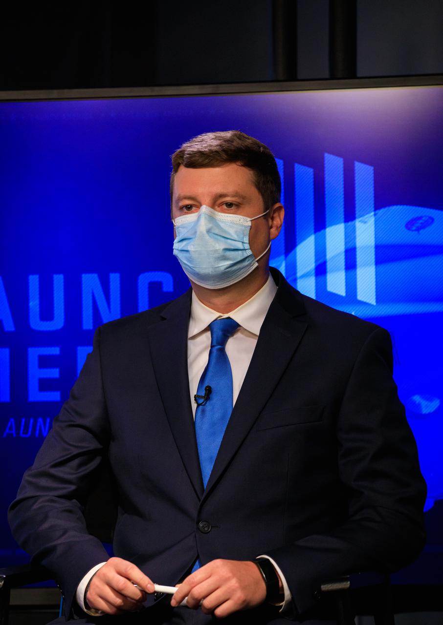 Brian Cizek, launch weather officer, 45th Weather Squadron, U.S. Space Force, participates in the SpaceX Crew-2 prelaunch news conference held at NASA’s Kennedy Space Center in Florida on April 20, 2021. NASA astronauts Shane Kimbrough and  Megan McArthur, JAXA astronaut Akihiko Hoshide, and ESA astronaut Thomas Pesquet will fly on Crew-2, the second crew rotation mission to the International Space Station as part of NASA’s Commercial Crew Program. They will launch aboard SpaceX’s Crew Dragon spacecraft, named Endeavour, powered by the company’s Falcon 9 rocket. Liftoff is set for Earth Day, Thursday, April 22, at 6:11 a.m. EDT.