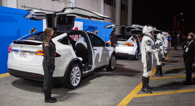 NASA image: SpaceX Crew-2 Astronaut Walk-Out