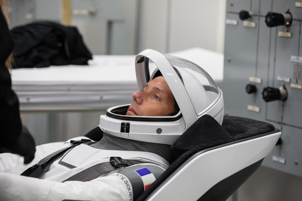 ESA astronaut Thomas Pesquet relaxes inside the crew suit-up room in the Neil Armstrong Operations and Checkout Building at NASA’s Kennedy Space Center in Florida, on April 23, 2021. Pesquet, along with NASA astronauts Megan McArthur and Shane Kimbrough, and JAXA astronaut Akihiko Hoshide, will head to the International Space Station on NASA’s SpaceX Crew-2 mission. SpaceX’s Crew Dragon Endeavour will launch on the company’s Falcon 9 rocket from Kennedy’s Launch Complex 39A today at 5:49 a.m. EDT.