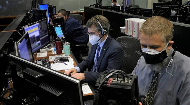 Boeing CST-100 Starliner flight directors Bob Dempsey and Edward Van Cise operate a simulated Orbital Flight Test-2 rendezvous and docking with the International Space Station from inside the Mission Control Center at NASA’s Johnson Space Center on Friday, April 23, 2021. As part of NASA’s Commercial Crew Program, OFT-2 is a critical developmental milestone on Boeing’s path to fly crew missions for NASA.
