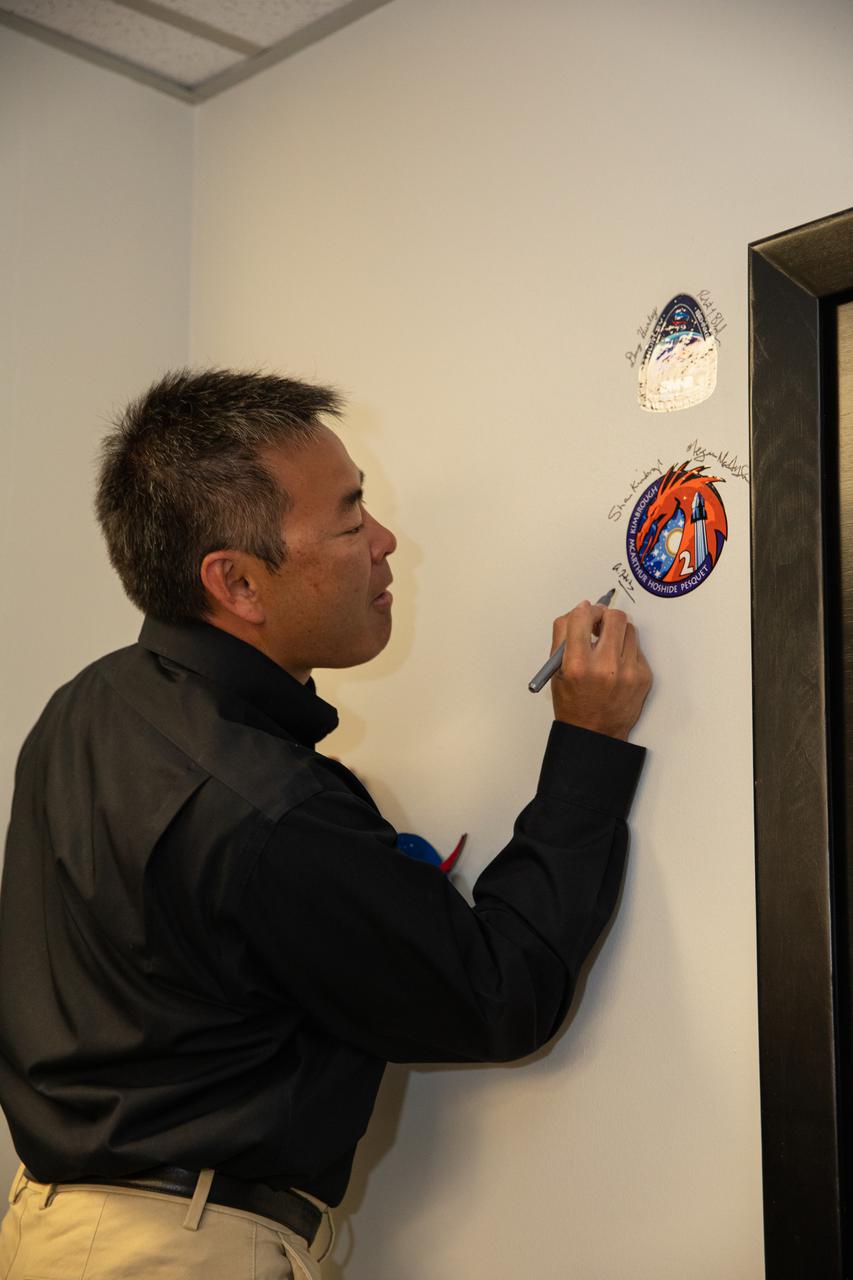 JAXA astronaut Akihiko Hoshide signs his name inside the Astronaut Crew Quarters in the Neil Armstrong Operations and Checkout Building at NASA’s Kennedy Space Center in Florida on April 23, 2021. NASA SpaceX’s Crew-2 astronauts will have breakfast before suiting up for the mission. Crew-2 is the second regular crew mission of a U.S. commercial spacecraft with astronauts to the International Space Station as part of NASA’s Commercial Crew Program. The SpaceX Crew Dragon Endeavour will launch atop the company’s Falcon 9 rocket from Launch Complex 39A to the space station for a six-month science mission.