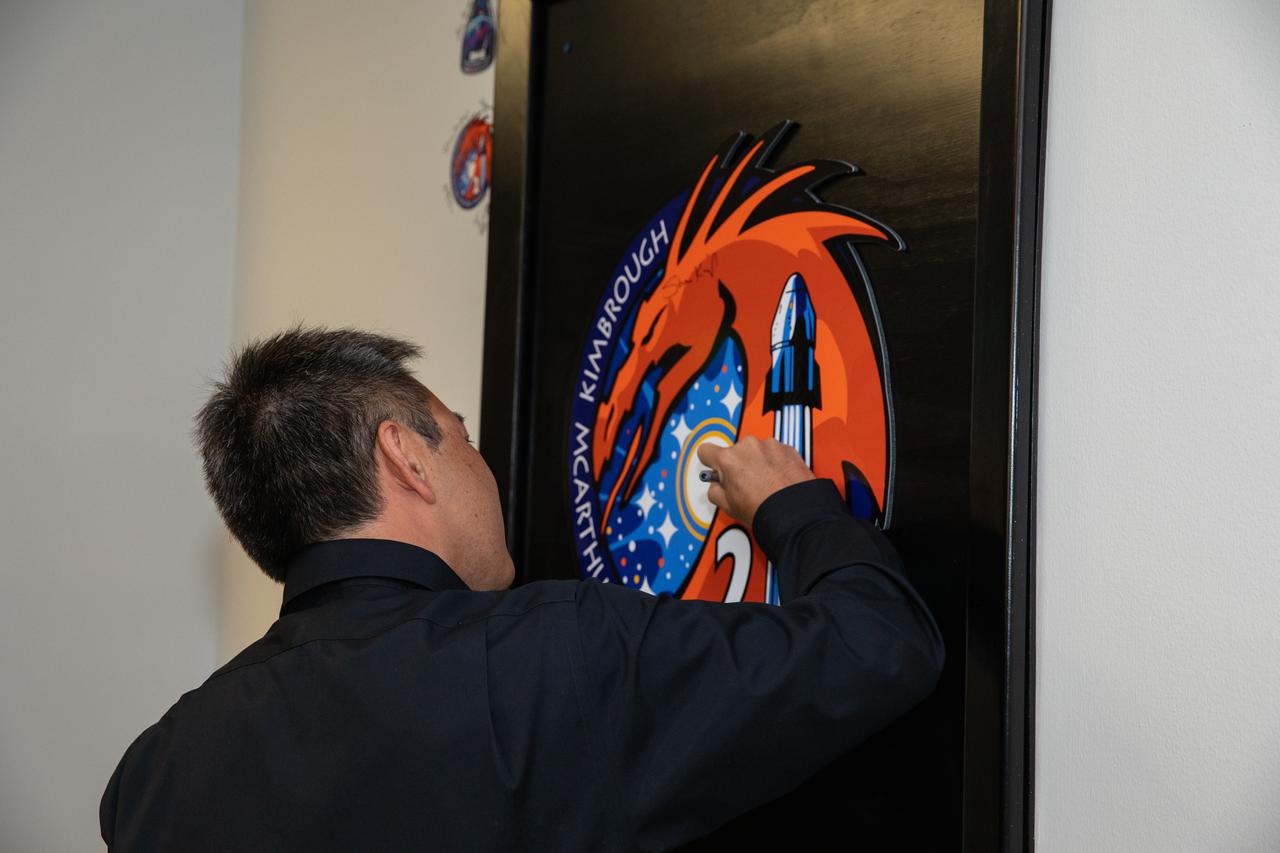 JAXA astronaut Akihiko Hoshide signs his name inside the Astronaut Crew Quarters in the Neil Armstrong Operations and Checkout Building at NASA’s Kennedy Space Center in Florida on April 23, 2021. NASA SpaceX’s Crew-2 astronauts will have breakfast before suiting up for the mission. Crew-2 is the second regular crew mission of a U.S. commercial spacecraft with astronauts to the International Space Station as part of NASA’s Commercial Crew Program. The SpaceX Crew Dragon Endeavour will launch atop the company’s Falcon 9 rocket from Launch Complex 39A to the space station for a six-month science mission.