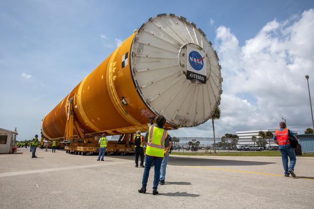 NASA image: Artemis I Core Stage Offload to VAB