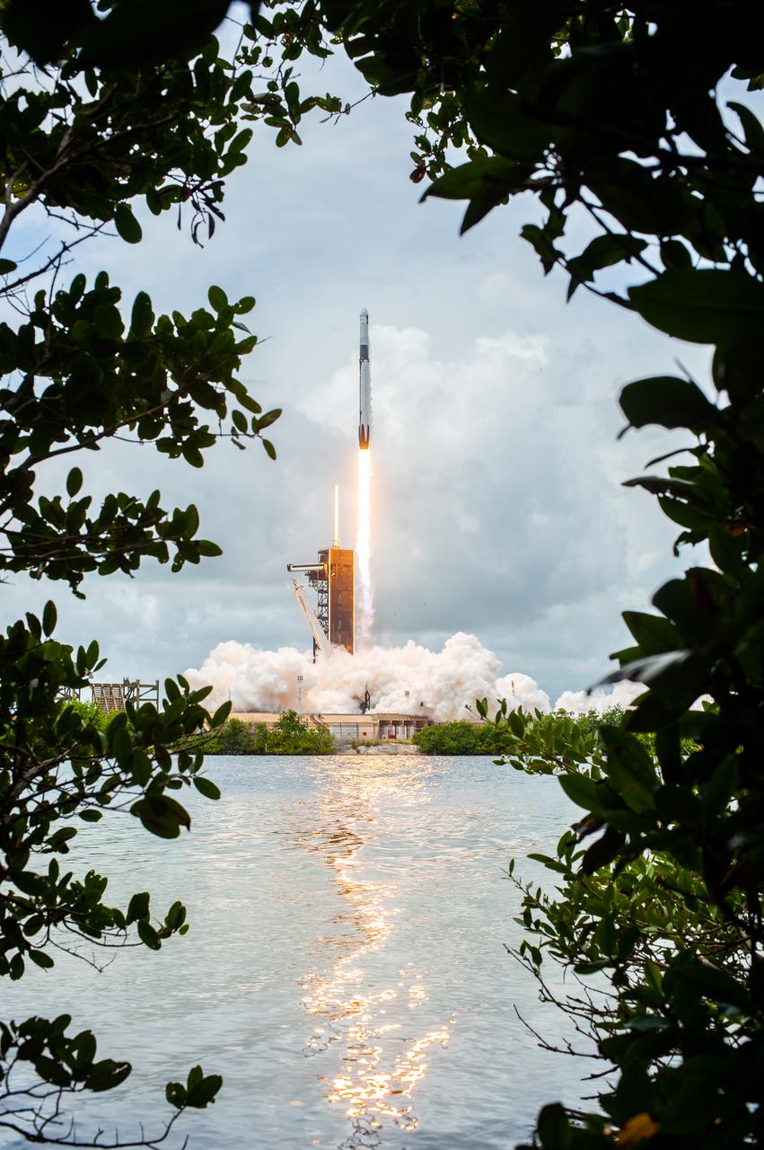The SpaceX Falcon 9 rocket carrying the Dragon cargo capsule lifts off from Launch Complex 39A at NASA’s Kennedy Space Center in Florida on June 3, 2021, on the company’s 22nd Commercial Resupply Services mission for the agency to the International Space Station. Liftoff was at 1:29 p.m. EDT. Dragon is filled with supplies and payloads including critical materials to directly support dozens of the more than 250 science and research investigations that will occur during Expeditions 65 and 66 on the station. 