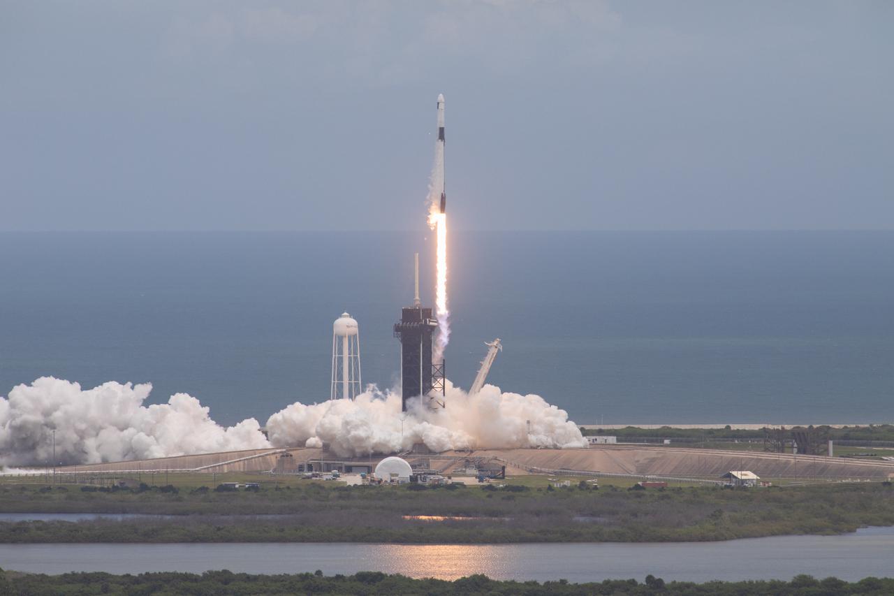 The SpaceX Falcon 9 rocket carrying the Dragon cargo capsule lifts off from Launch Complex 39A at NASA’s Kennedy Space Center in Florida on June 3, 2021, on the company’s 22nd Commercial Resupply Services mission for the agency to the International Space Station. Liftoff was at 1:29 p.m. EDT. Dragon is filled with supplies and payloads including critical materials to directly support dozens of the more than 250 science and research investigations that will occur during Expeditions 65 and 66 on the station. 