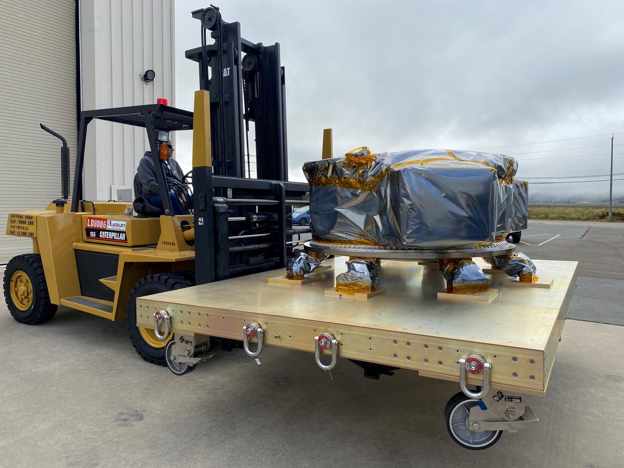 Mechanical and electrical support equipment for NASA’s Landsat 9 observatory arrive at the Integrated Processing Facility at Vandenberg Space Force Base in California, on June 14, 2021. The equipment includes a secondary payload adapter and flight system for a group of microsat payloads, called CubeSats, that will launch with Landsat 9 as secondary payloads. Landsat 9 will launch on a United Launch Alliance Atlas V rocket from Space Launch Complex 3 at Vandenberg in September 2021. The launch is being managed by NASA’s Launch Services Program based at Kennedy Space Center, America’s multiuser spaceport. The Landsat 9 satellite will continue the nearly 50-year legacy of previous Landsat missions. It will monitor key natural and economic resources from orbit. Landsat 9 is managed by the agency’s Goddard Space Flight Center in Greenbelt, Maryland. The satellite will carry two instruments: the Operational Land Imager 2, which collects images of Earth’s landscapes in visible, near infrared and shortwave infrared light, and the Thermal Infrared Sensor 2, which measures the temperature of land surfaces. Like its predecessors, Landsat 9 is a joint mission between NASA and the U.S. Geological Survey. 