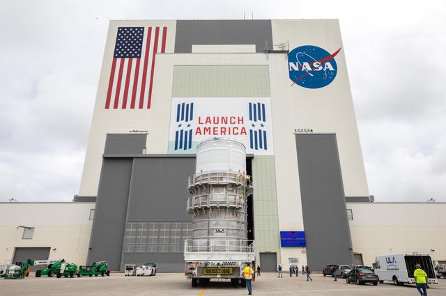 NASA image: Artemis I ICPS Arrival at VAB