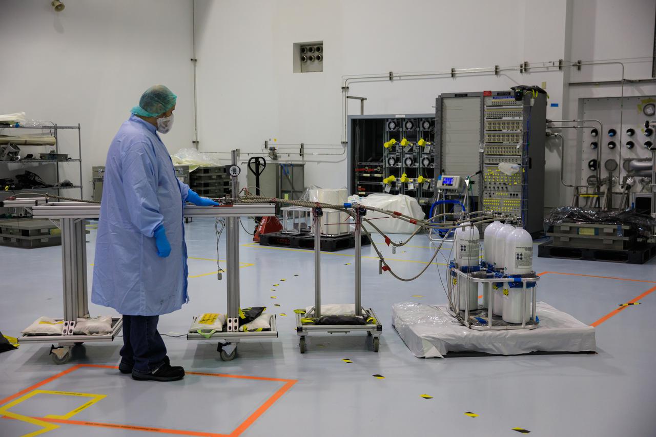 Inside the Space Station Processing Facility at NASA’s Kennedy Space Center in Florida on June 25, 2021, commercial off-the-shelf air tanks – normally used by divers – are filled with breathing air for use on the International Space Station. Using expendable air tanks for this purpose increases the efficiency of supplying air to the orbital laboratory. It also will supplement the reusable Nitrogen Oxygen Recharge System (NORS) tanks that NASA currently uses.