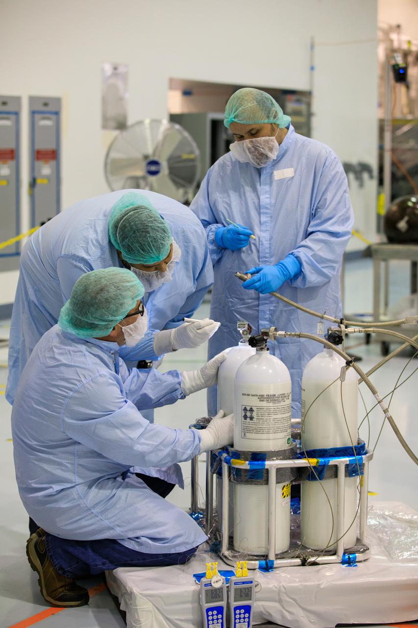 Inside the Space Station Processing Facility at NASA’s Kennedy Space Center in Florida on June 25, 2021, commercial off-the-shelf air tanks – normally used by divers – are filled with breathing air for use on the International Space Station. Using expendable air tanks for this purpose increases the efficiency of supplying air to the orbital laboratory. It also will supplement the reusable Nitrogen Oxygen Recharge System (NORS) tanks that NASA currently uses.