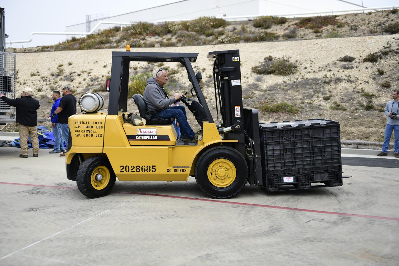 A forklift is used to move containers of electrical ground support equipment for NASA’s Landsat 9 mission  to the Integrated Processing Facility at Vandenberg Space Force Base in California, on June 29, 2021. The Landsat 9 mission will launch atop a United Launch Alliance Atlas V rocket from Vandenberg in September 2021. The launch is being managed by NASA’s Launch Services Program based at Kennedy Space Center. The Landsat 9 satellite will continue the nearly 50-year legacy of previous Landsat missions. It will monitor key natural and economic resources from orbit. Landsat 9 is managed by the agency’s Goddard Space Flight Center in Greenbelt, Maryland. The satellite will carry two instruments: the Operational Land Imager 2, which collects images of Earth’s landscapes in visible, near infrared and shortwave infrared light, and the Thermal Infrared Sensor 2, which measures the temperature of land surfaces. Like its predecessors, Landsat 9 is a joint mission between NASA and the U.S. Geological Survey. 