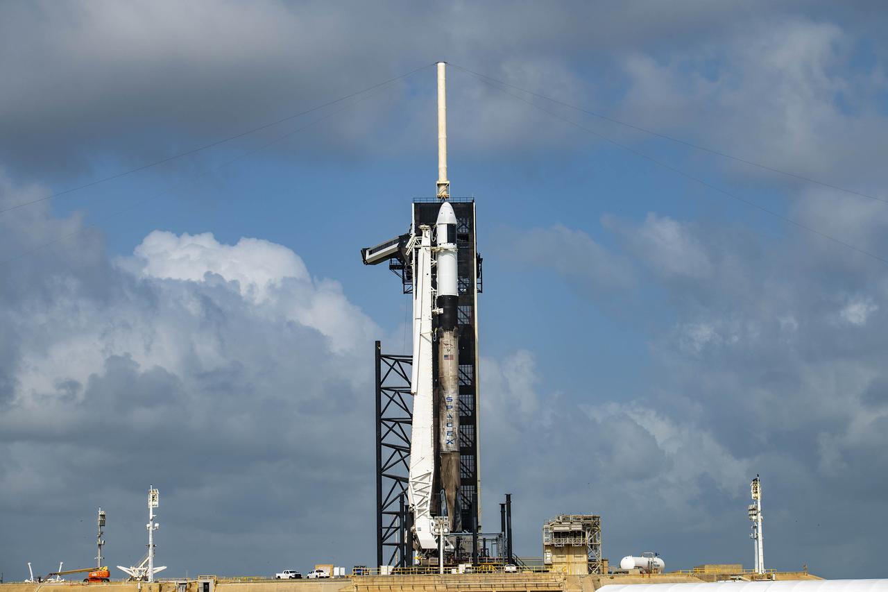 A SpaceX Falcon 9 rocket, with the company’s uncrewed Dragon spacecraft atop, is raised to a vertical position at NASA Kennedy Space Center’s Launch Complex 39A on Aug. 25, 2021, in preparation for the 23rd commercial resupply services launch to the International Space Station. The mission will deliver new science investigations, supplies, and equipment to the crew aboard the orbiting laboratory. Liftoff is scheduled for 3:37 a.m. EDT on Saturday, Aug. 28.