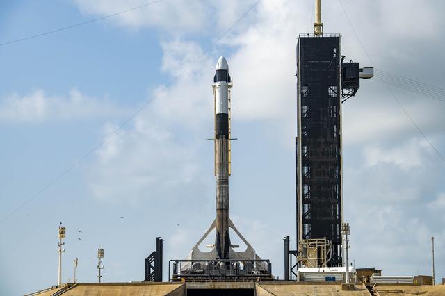NASA image: SpaceX CRS-23 Lift to Vertical