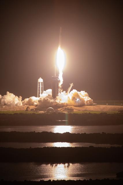 NASA image: SpaceX CRS-23 Liftoff