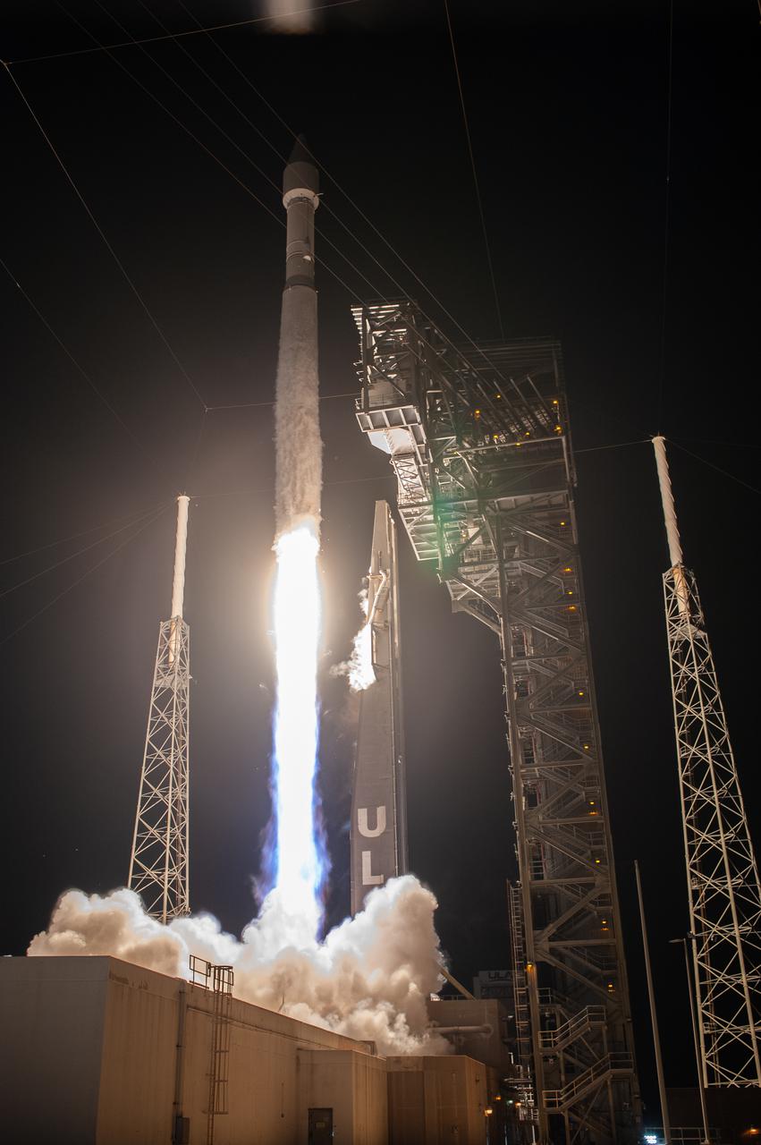 A United Launch Alliance V 401 rocket, with NASA’s Lucy spacecraft atop, powers off the pad at Cape Canaveral Space Force Station’s Space Launch Complex 41 in Florida at 5:34 a.m. EDT on Saturday, Oct. 16, 2021. The launch was managed by NASA’s Launch Services Program, based at Kennedy Space Center. Lucy will embark on a 12-year primary mission to explore a record-breaking number of asteroids, including the Jupiter Trojan asteroids. Named after a fossilized human ancestor whose skeleton provided discoverers insight into humanity’s evolution, the Lucy mission will do much of the same, providing scientists and researchers a look into the origins of our solar system. 