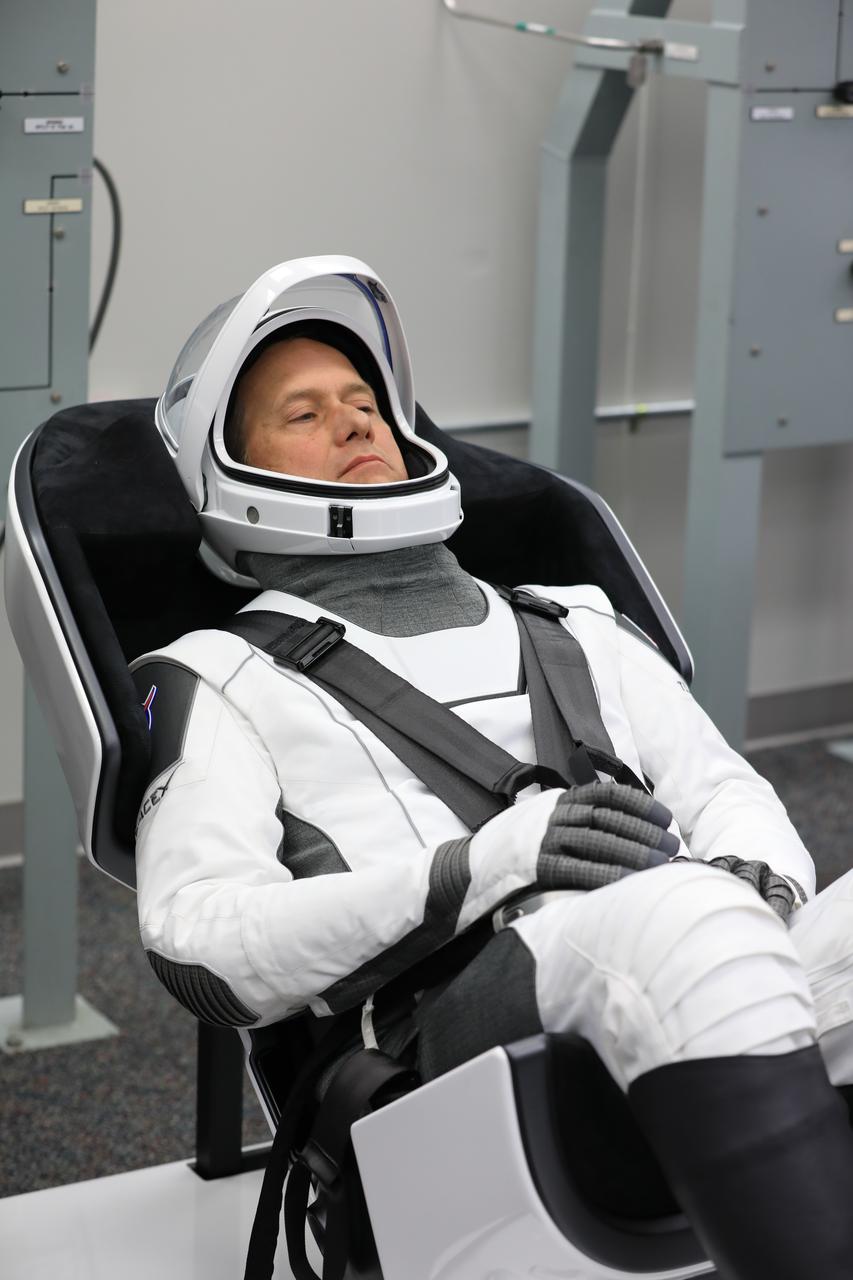 NASA’s SpaceX Crew-3 astronaut Tom Marshburn, pilot, participates in a countdown dress rehearsal at the agency’s Kennedy Space Center in Florida on Oct. 28, 2021, to prepare for the upcoming Crew-3 launch. Marshburn runs through checkouts of his SpaceX spacesuit inside the crew suit-up room in the Neil A. Armstrong Operations and Checkout Building. Marshburn, along with crew members Raja Chari, commander, Kayla Barron, mission specialist, and European Space Agency astronaut Matthias Maurer, also a mission specialist, will launch aboard the Crew Dragon atop the Falcon 9 to the International Space Station. Launch is targeted for no earlier than Nov. 6 at 11:36 p.m. EDT from Launch Complex 39A. Crew-3 is the third crew rotation flight to the space station for NASA’s Commercial Crew Program, and the first flight of a new Crew Dragon spacecraft. 