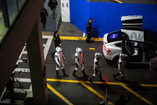 NASA image: SpaceX Crew-3 Dry Dress Rehearsal - Suit Up and Walkout
