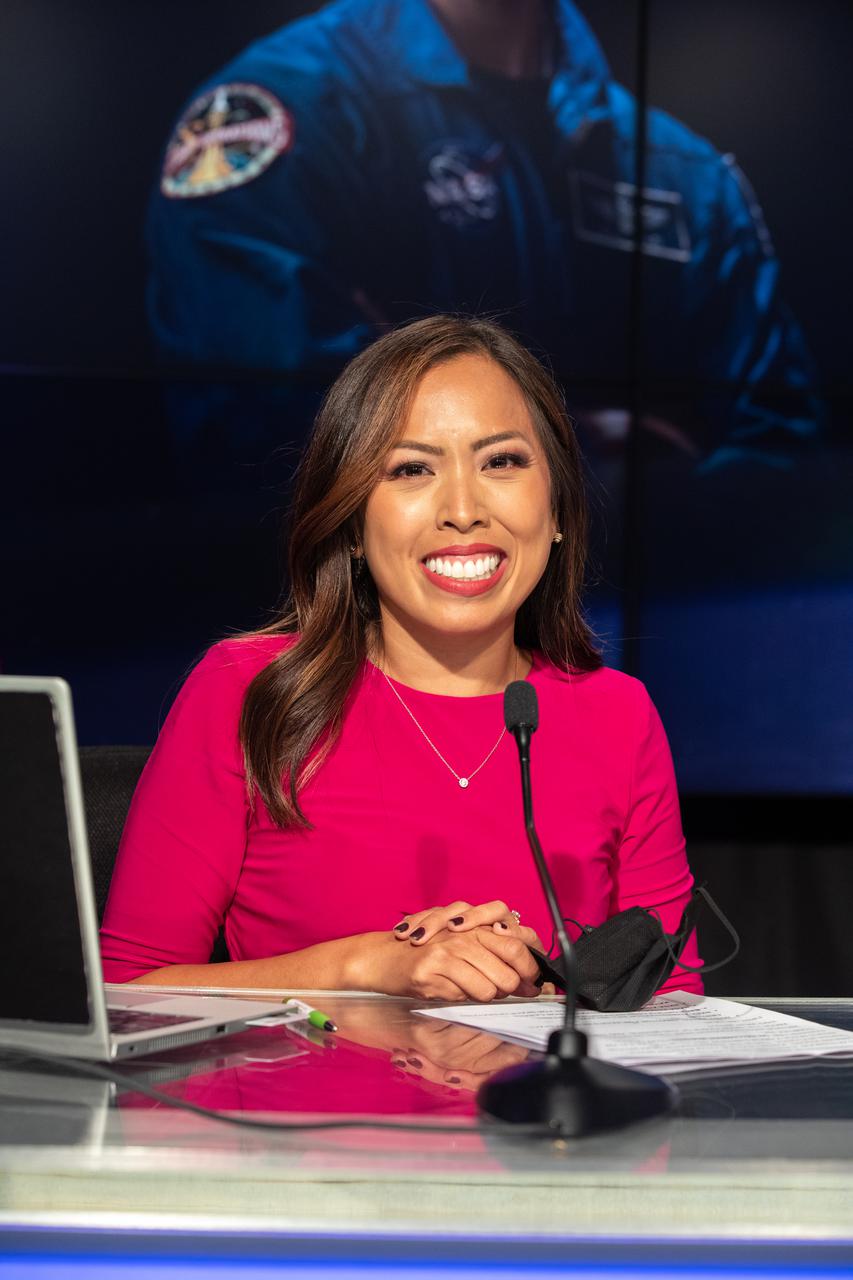 Megan Cruz, NASA Communications, moderates a briefing on the upcoming SpaceX Crew-3 mission, featuring NASA Administrator Bill Nelson, at Kennedy Space Center in Florida on Oct. 29, 2021. Participants included Kennedy Director Janet Petro, Bob Cabana, NASA associate administrator, Kathy Lueders, NASA associate administrator for Space Operations; and NASA astronaut Woody Hoburg. The SpaceX Falcon 9 with Crew Dragon atop is scheduled to launch Oct. 31 at 2:21 a.m. EDT from Launch Complex 39A at Kennedy. Crew Dragon will carry four astronauts to the International Space Station for NASA’s Commercial Crew Program. Crew-3 is the third crew rotation flight to the space station, and the first flight of a new Crew Dragon spacecraft.