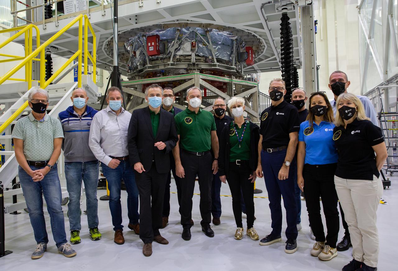 Delegates from the European Space Agency and German Space Agency visited NASA’s Kennedy Space Center in Florida on Oct. 29, 2021. Inside the spaceport’s Neil Armstrong Operations and Checkout building, the international partners viewed the European-built service module, its crew module adapter as well as the heat shield and crew module for Artemis II. Additionally, they were able to view the pressure vessel – the shell for the crew module – for Artemis III. Together with NASA’s Orion program and contractor Lockheed Martin, teams have begun checkouts and assembly for these future Artemis missions. 