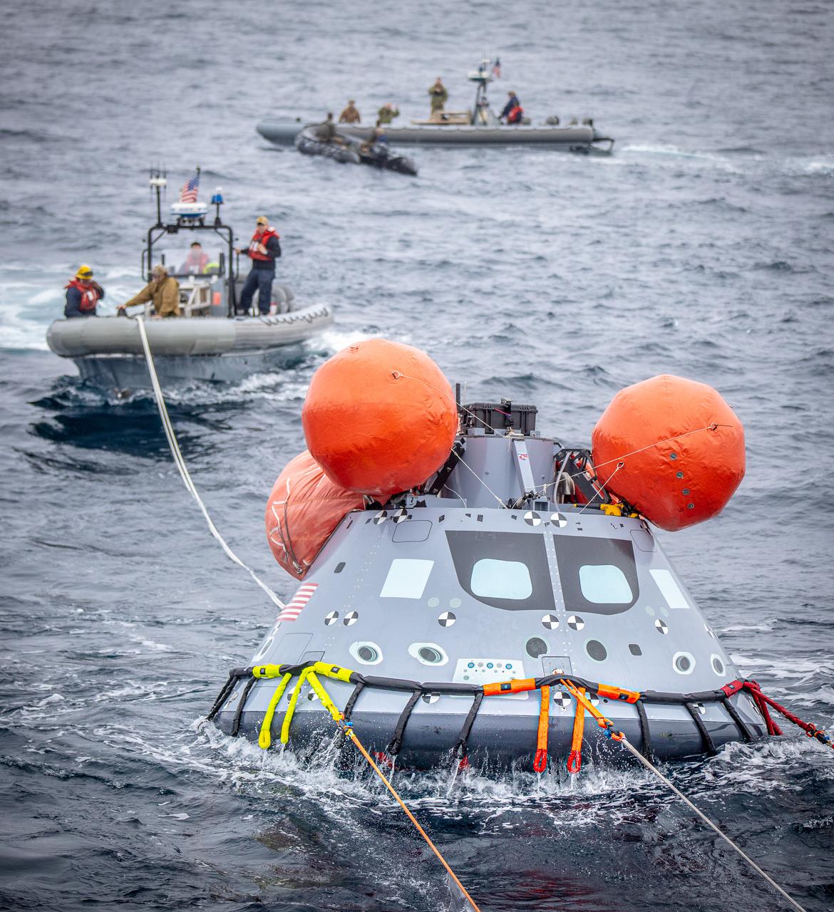 Navy divers from Explosive Ordnance Disposal (EOD) Expeditionary Support Unit 1, practice recovering a mock Orion capsule during Day 2 of Underway Recovery Test 9 (URT-9) aboard the USS John P. Murtha. During the weeklong test, NASA’s Landing and Recovery team is performing their final mission certification ahead of Artemis I. 