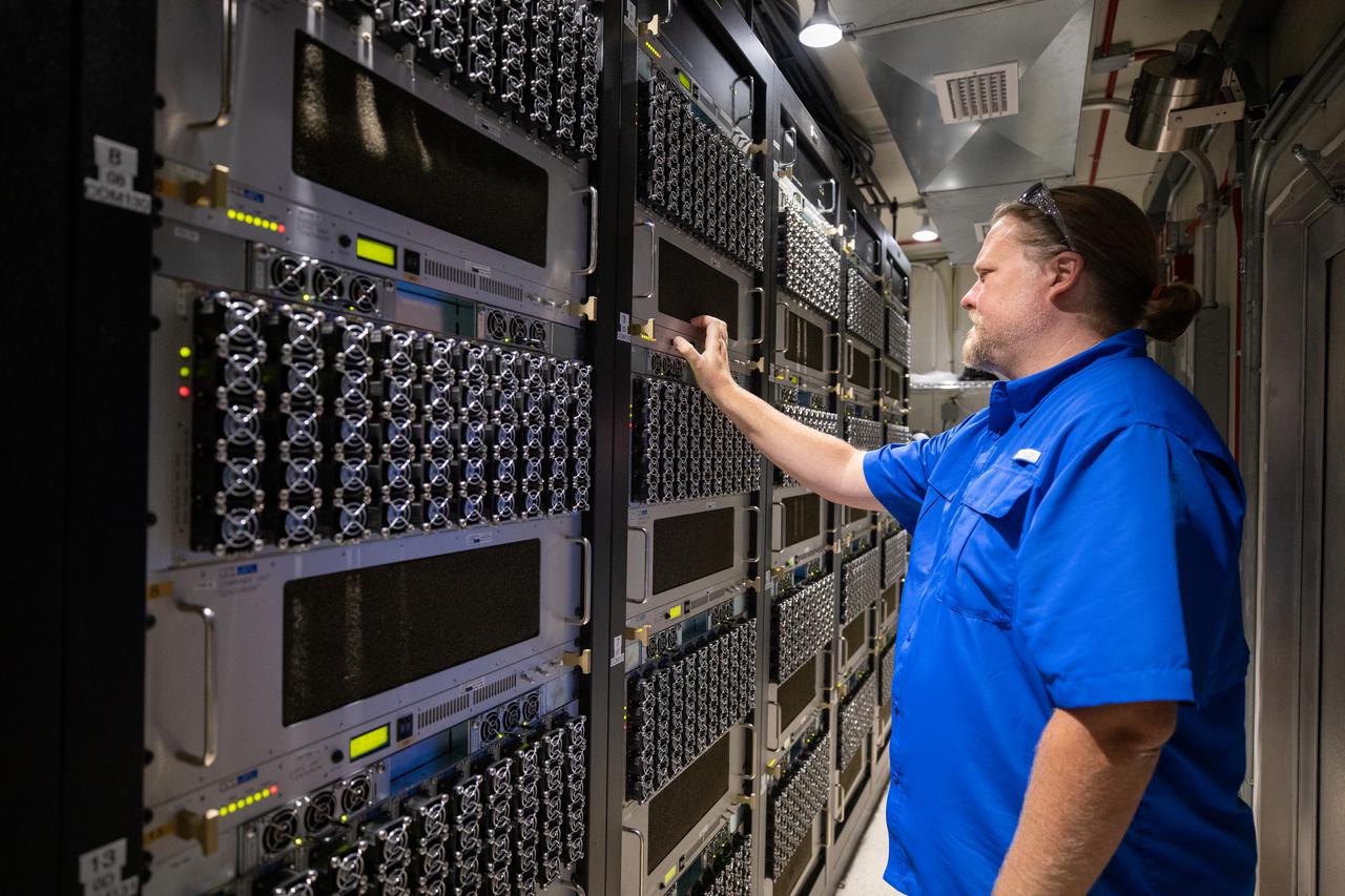 Weather Instrumentation Engineer Nick O’Connor works with the Tropospheric Doppler Radar Wind Profiler at Kennedy Space Center in Florida during an Artemis I weather simulation on Nov. 3, 2021. The simulation involved teams from Kennedy, Cape Canaveral Space Force Station, Johnson Space Center in Texas, and Marshall Space Flight Center in Alabama. The radar wind profiler delivers data – from 6,000 to 62,000 feet – every five minutes. It will be used as the primary upper level wind instrument for NASA’s Artemis missions, including Artemis I, the first launch of the agency’s Space Launch System rocket and the Orion spacecraft on a flight beyond the Moon.